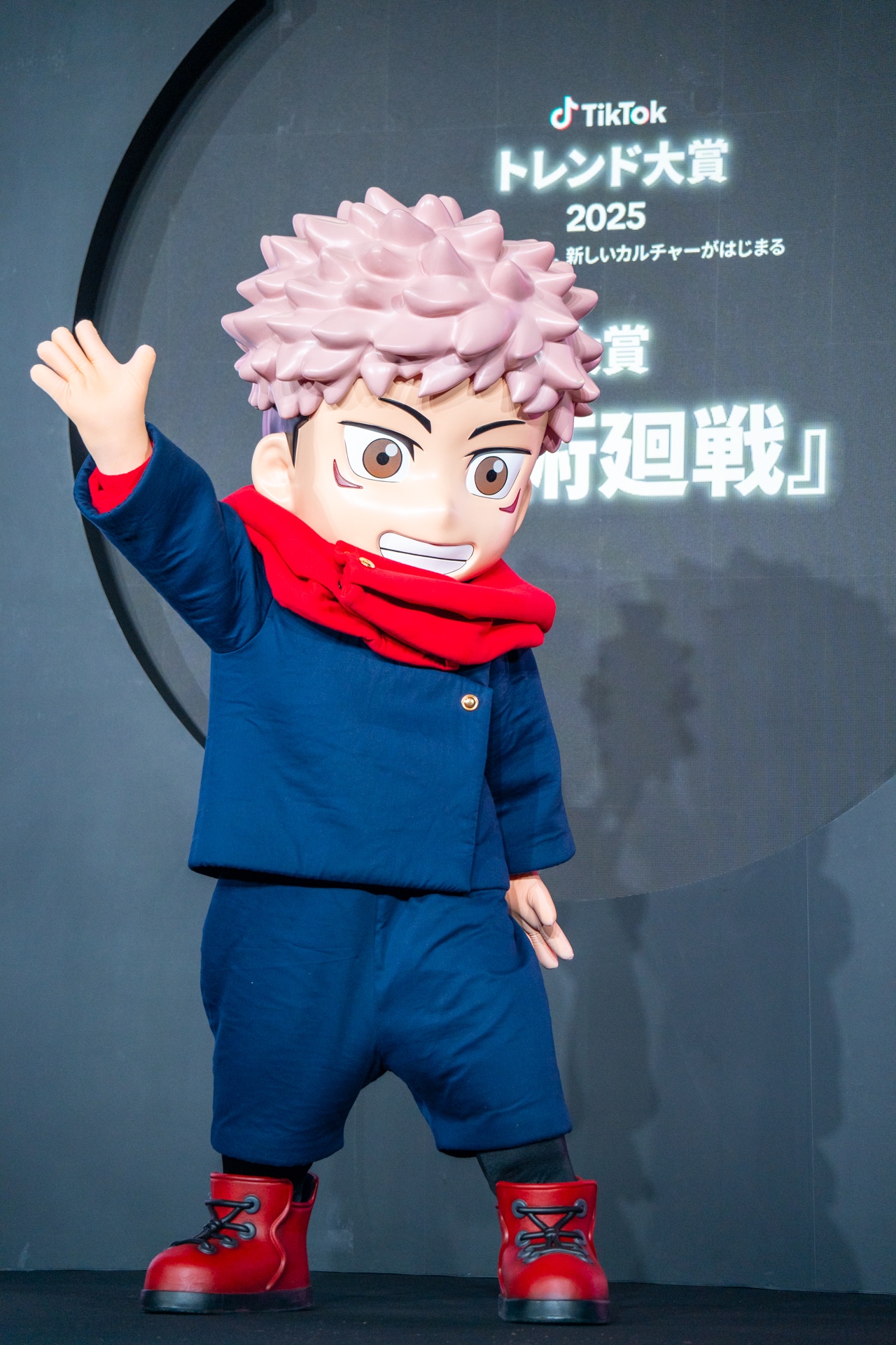 「TikTokトレンド大賞2025」大賞に輝いたのは「呪術廻戦」。本作のキャラクター虎杖悠仁がステージに登壇した。