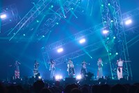 「バズリズム LIVE 2025」より、龍宮城のステージの様子。