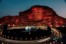 世界遺産ヘグラでのYOSHIKIコンサートの様子。