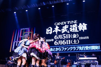 東京・日本武道館公演の開催決定を喜ぶCANDY TUNE。