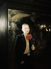 XG・COCONAがノンバイナリーであり、胸の切除手術を行ったことを告白