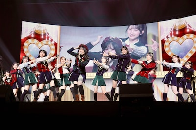 「永遠プレッシャー」のパフォーマンスの様子。©AKB48
