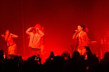 JP THE WAVYとAwich。（Photo by YURI HASEGAWA）