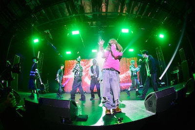 PSYCHIC FEVERとJP THE WAVY。（Photo by YURI HASEGAWA）