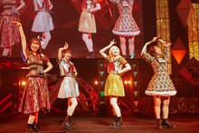 ひさびさに集結したチーム東名阪。左から大黒柚姫、真山りか、安本彩花、堀くるみ。（撮影：笹森健一）