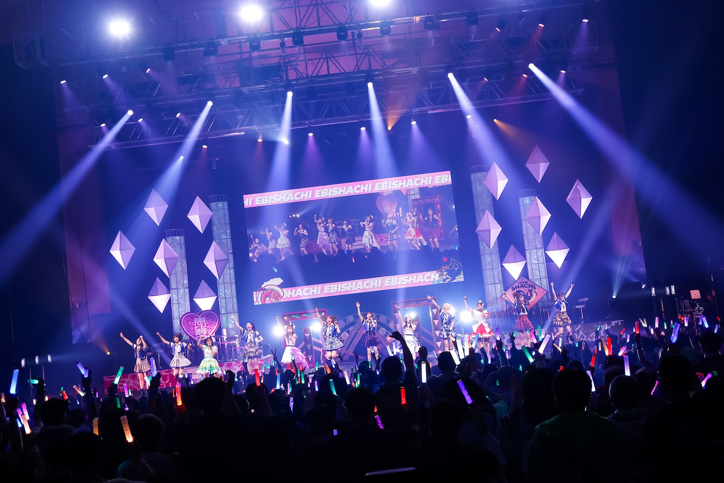 「俺のえびシャチライブ～THE FINAL～」の様子。（撮影：笹森健一）