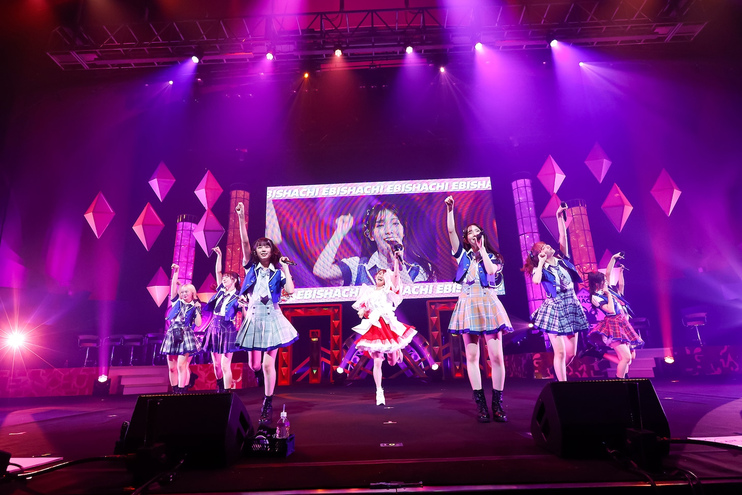 「俺のえびシャチライブ～THE FINAL～」の様子。（撮影：笹森健一）