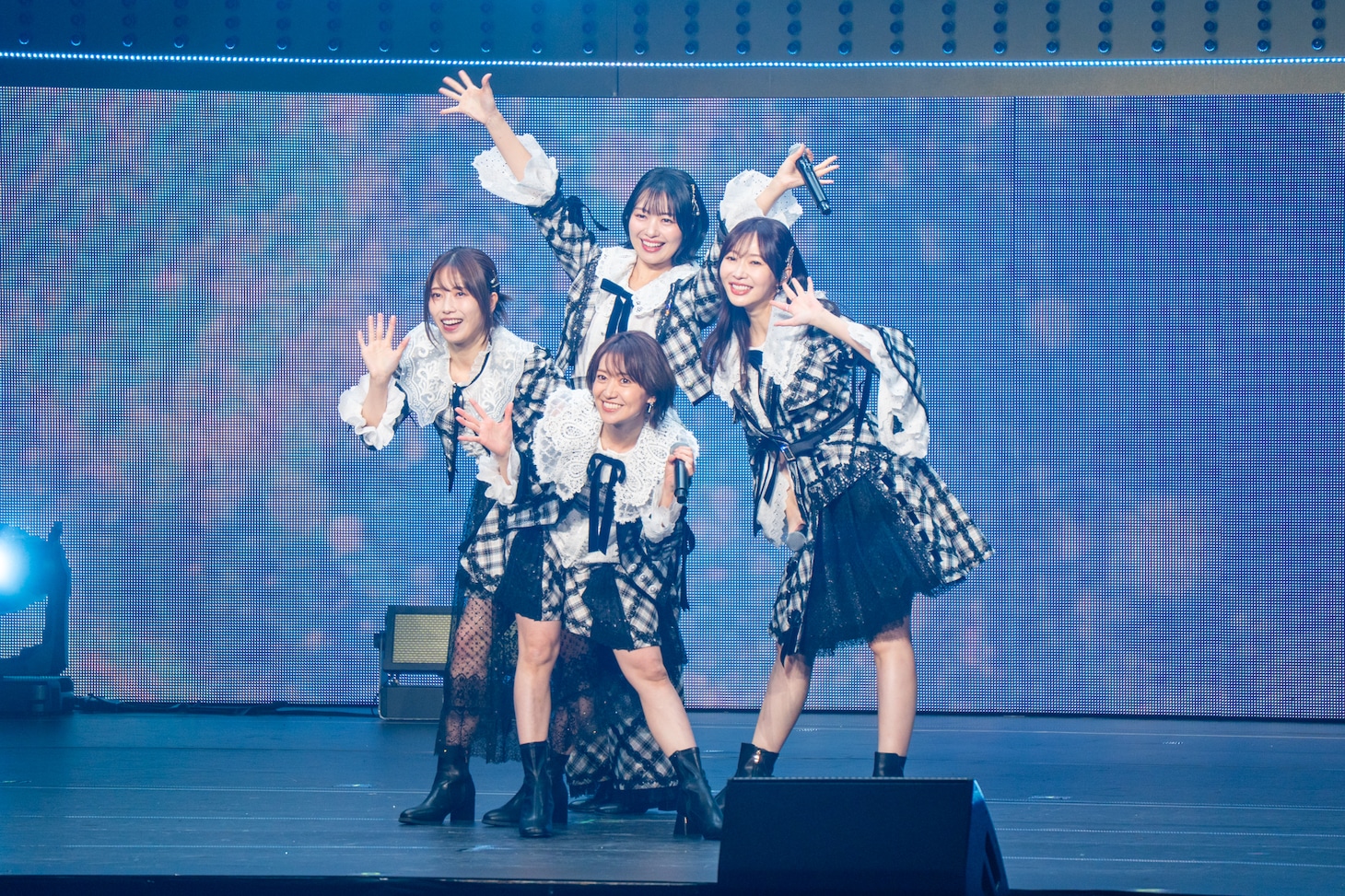 大島優子、北原里英、指原莉乃、横山由依からなるNot yet。