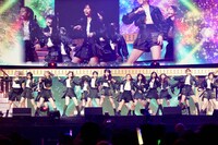 「根も葉もRumor」のパフォーマンスの様子。©AKB48
