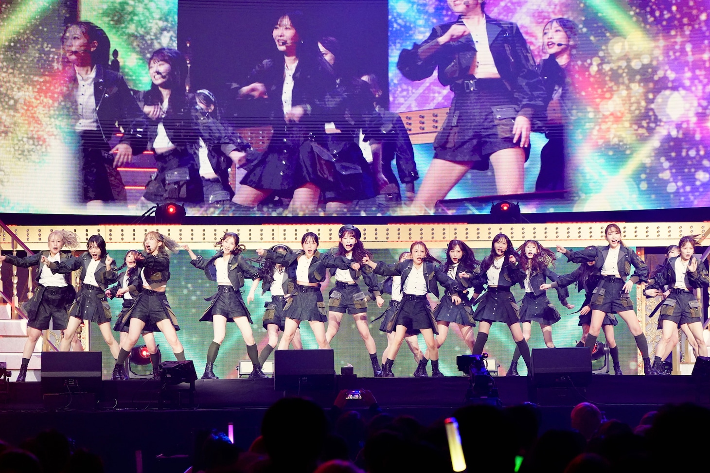 「根も葉もRumor」のパフォーマンスの様子。©AKB48