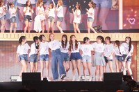 「夕陽を見ているか？」のパフォーマンスの様子。©AKB48