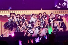 「AKB48 20th Year Live Tour 2025 in 日本武道館 ～あの頃、青春でした。これから、青春です～20周年記念コンサート Part2 」の様子。©AKB48