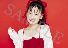 「いぎなり東北産オフィシャルカレンダー2026.4-2027.3」特典の伊達花彩の生写真サンプル画像。