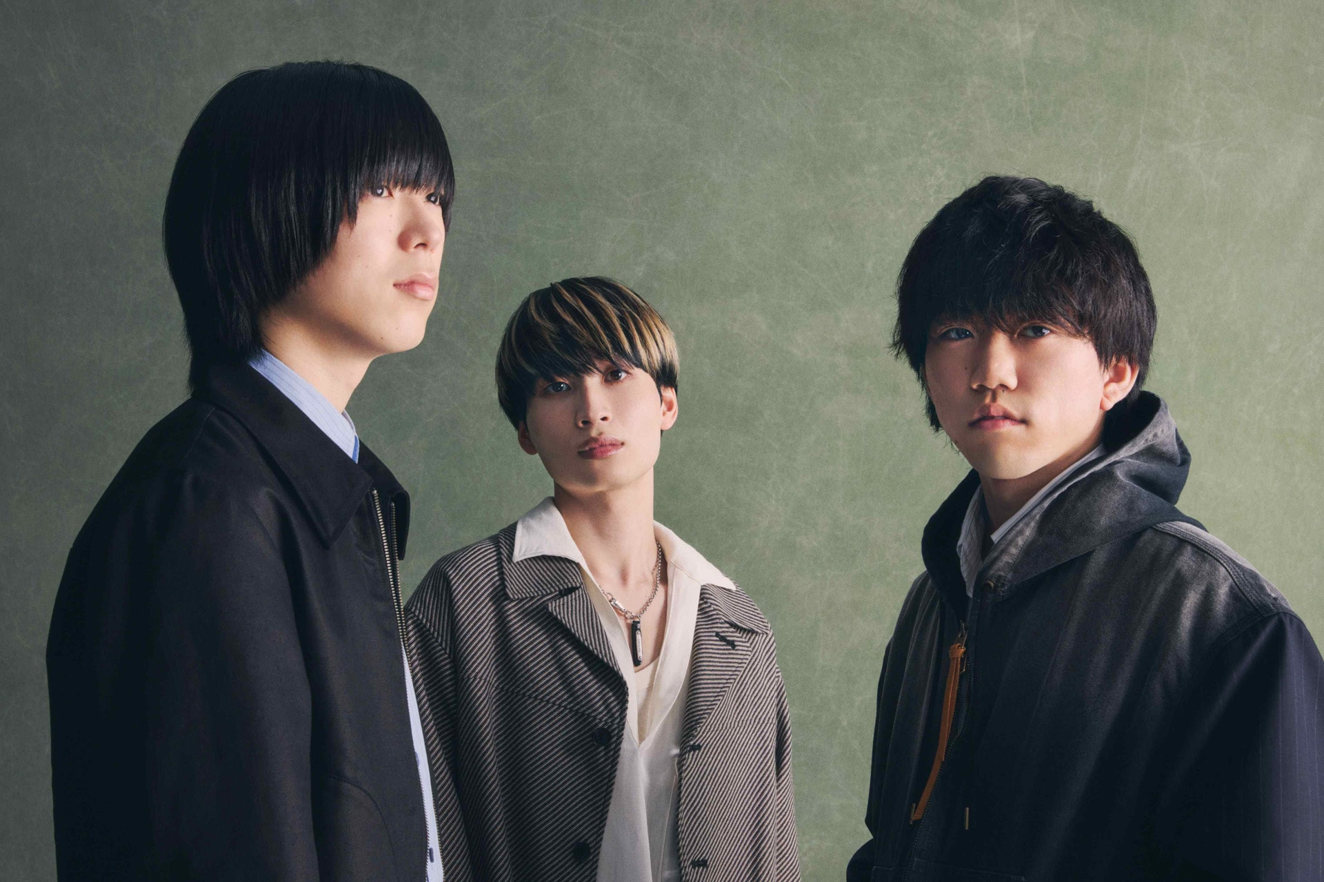 すりぃ「ヒロアカ」公式スピンオフ「ヴィジランテ」のOP曲を担当、 ED