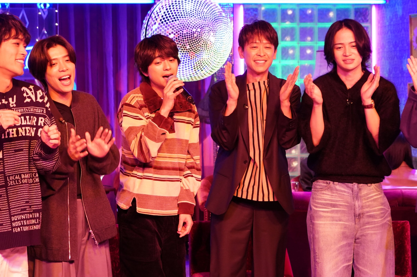 timeleszメンバーと坂本昌行（20th Century）。©日本テレビ