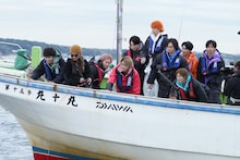 海釣りを楽しむ超特急。