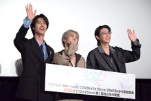 左から曽野舜太（M!LK）、奥野壮、豊田裕大。