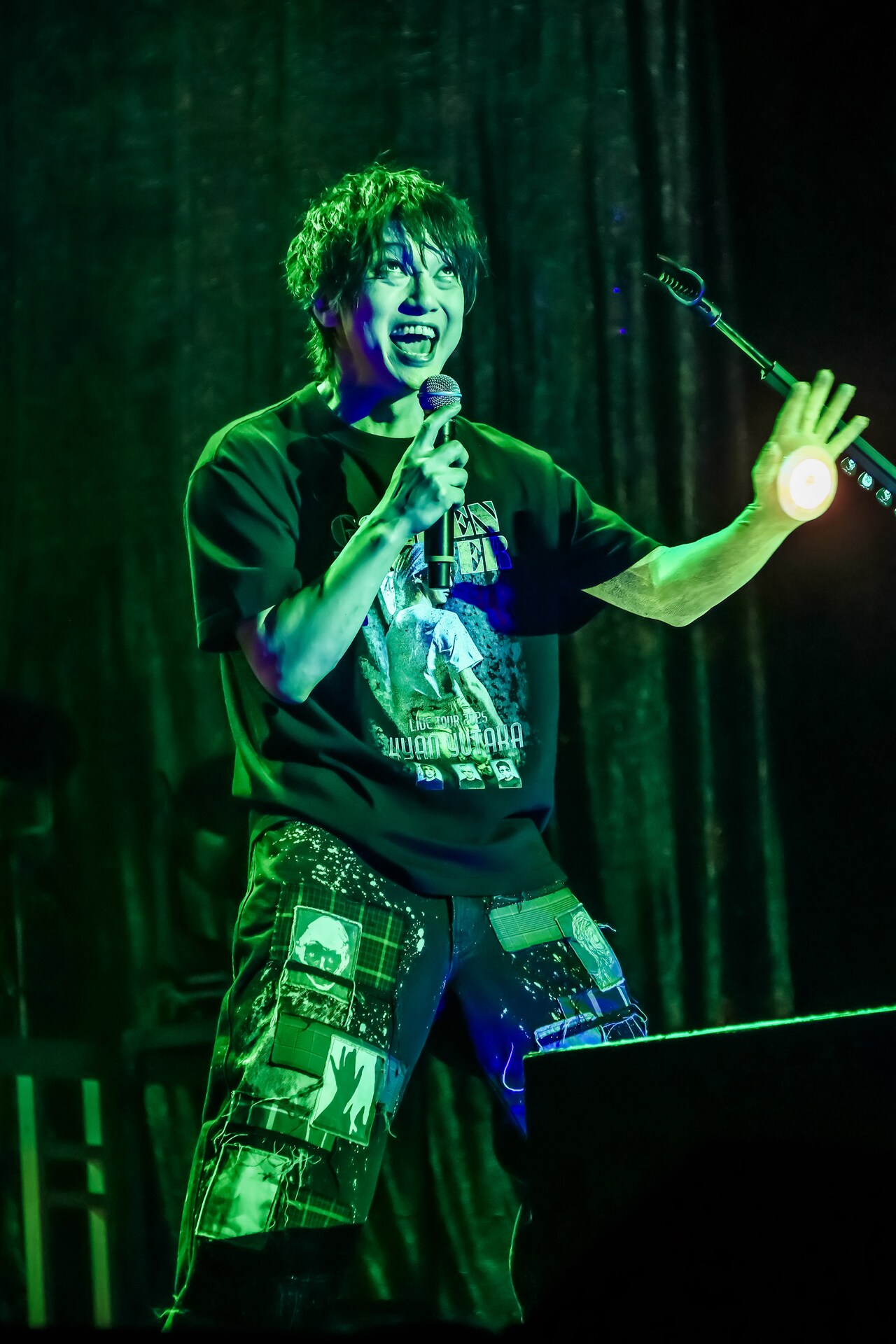 hide 20周年アニバーサリーピンズセット」発売告知画像 - hideソロ