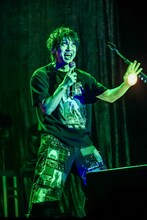 喜矢武豊は役が憑依する稀代の名優、ゴールデンボンバー全国ツアーで描いた大スターの一代記