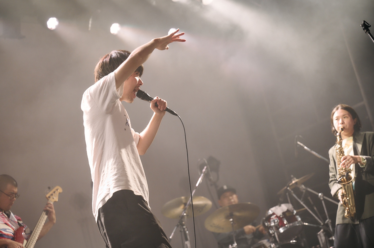 吉田靖直（Vo）（Photo by morookamanabu）