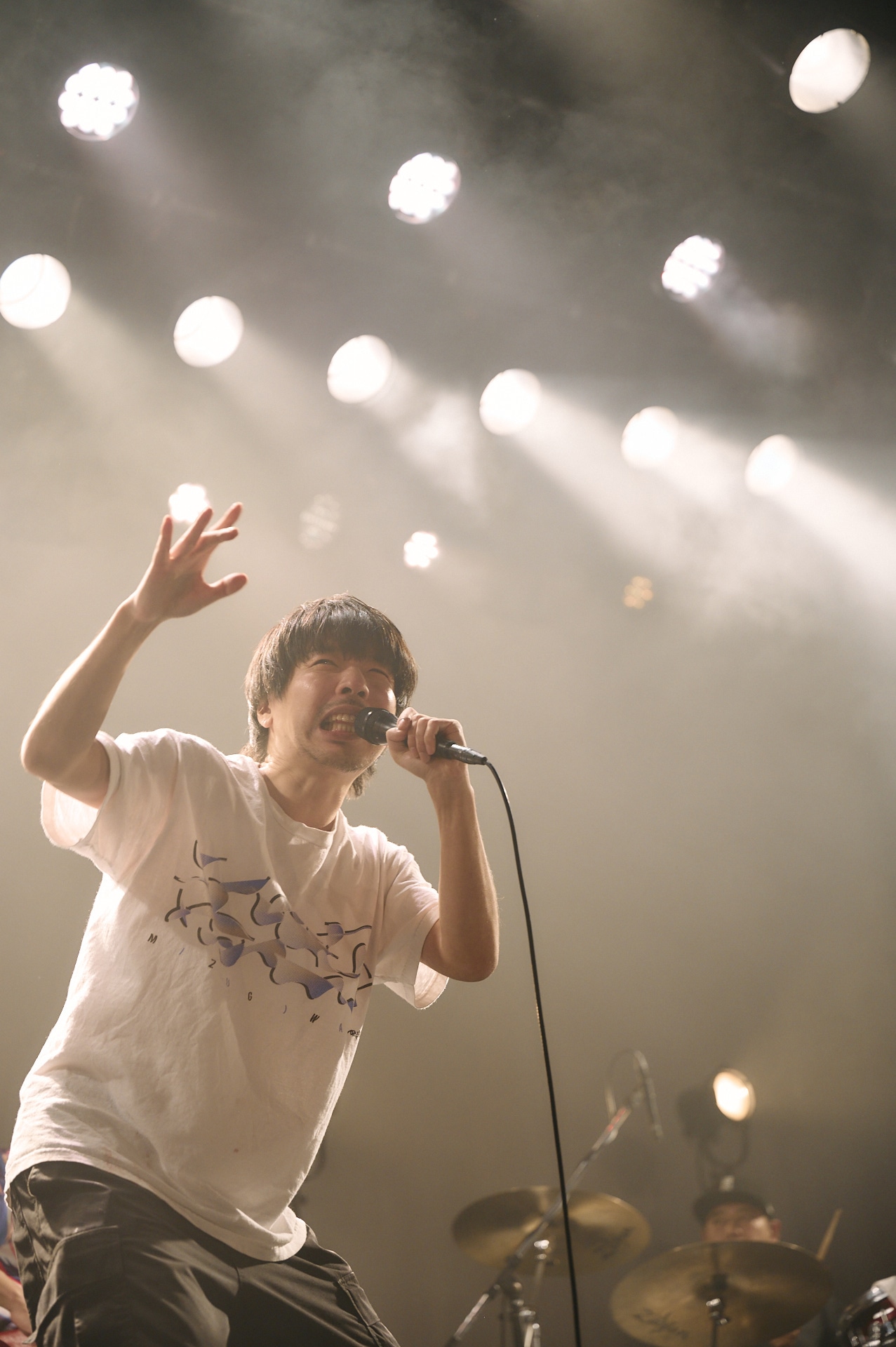 吉田靖直（Vo）（Photo by morookamanabu）