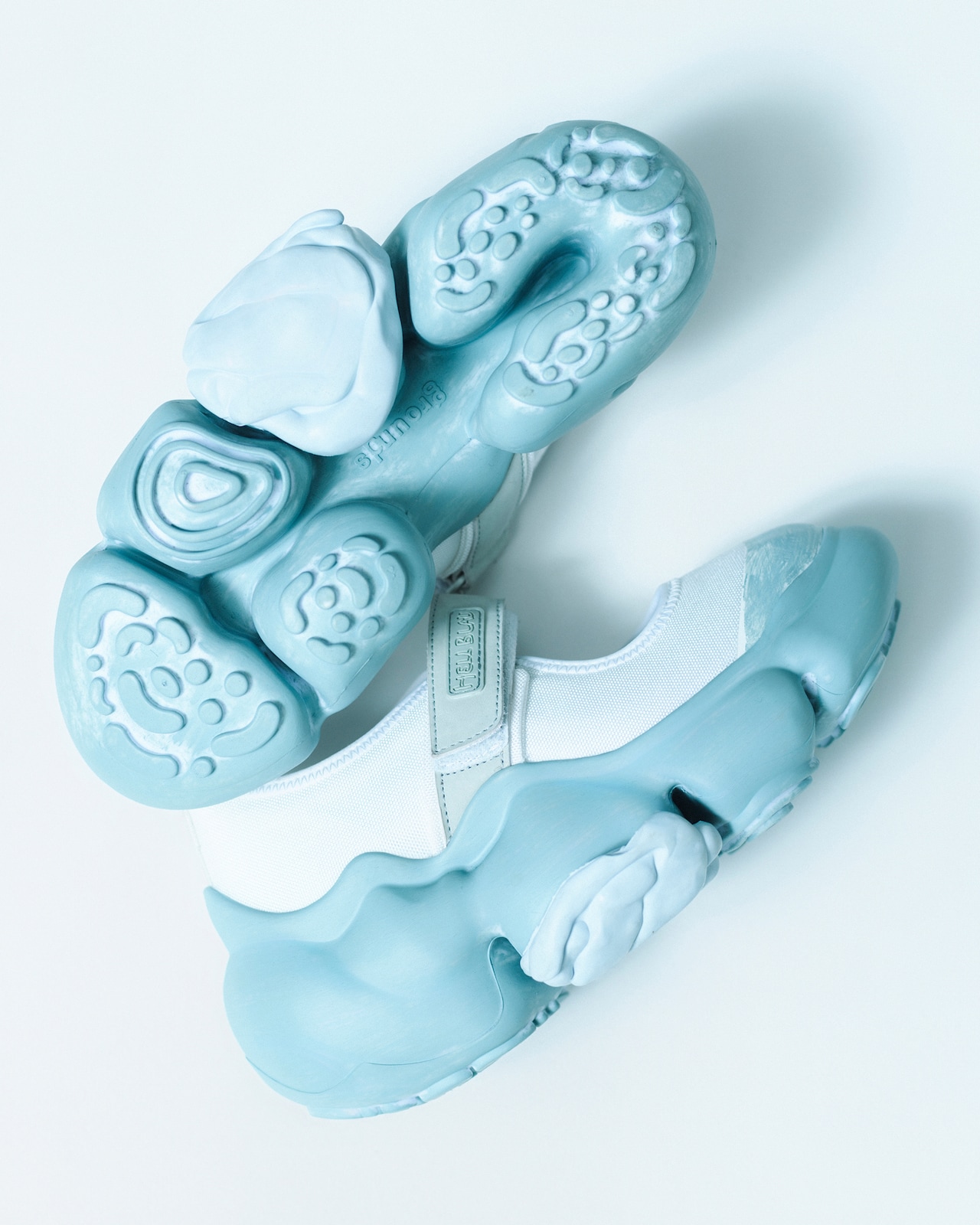 MOOPIE x HELL BLAU WHITE / ICE PAINT - あのちゃん念願のコラボ実現