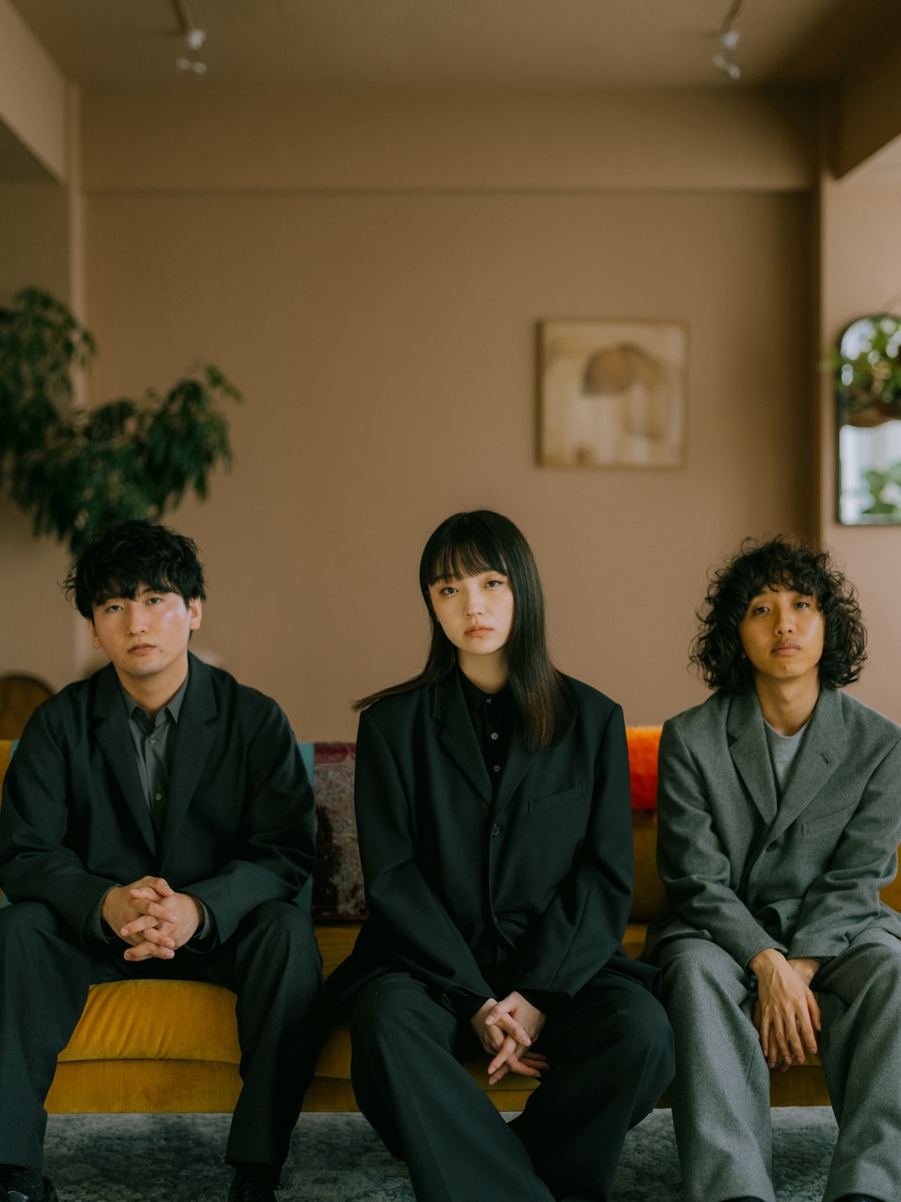 Laura day romance、最新ライブの映像使用した「ランニング・イン・ザ・ダーク」MV公開