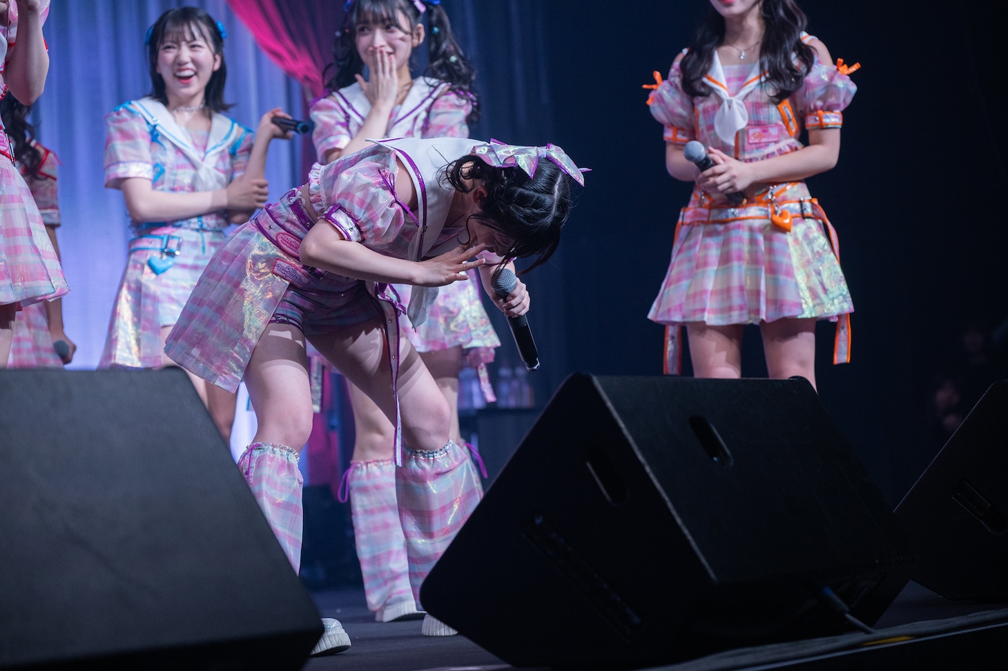 ブラジルに向かって話しかける一宮ゆい。