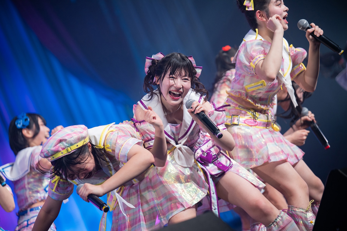 もみくちゃになる虹コン。