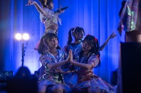 突然ヨガを始める虹コン。