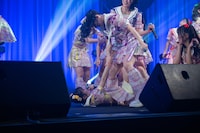 もみくちゃになる虹コン。