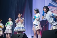 「尊敬する先輩は？」の質問に悩む前嶋杏乃と急にかしこまる先輩メンバー。