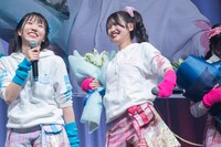 大和明桜（左）と並んで胸を張る八木遥叶（右）。