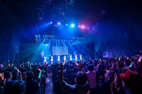 「ukka 10th Anniversary Live vol.8『ALLOUT 3rd』」第1部の様子。（撮影：佐藤広理）