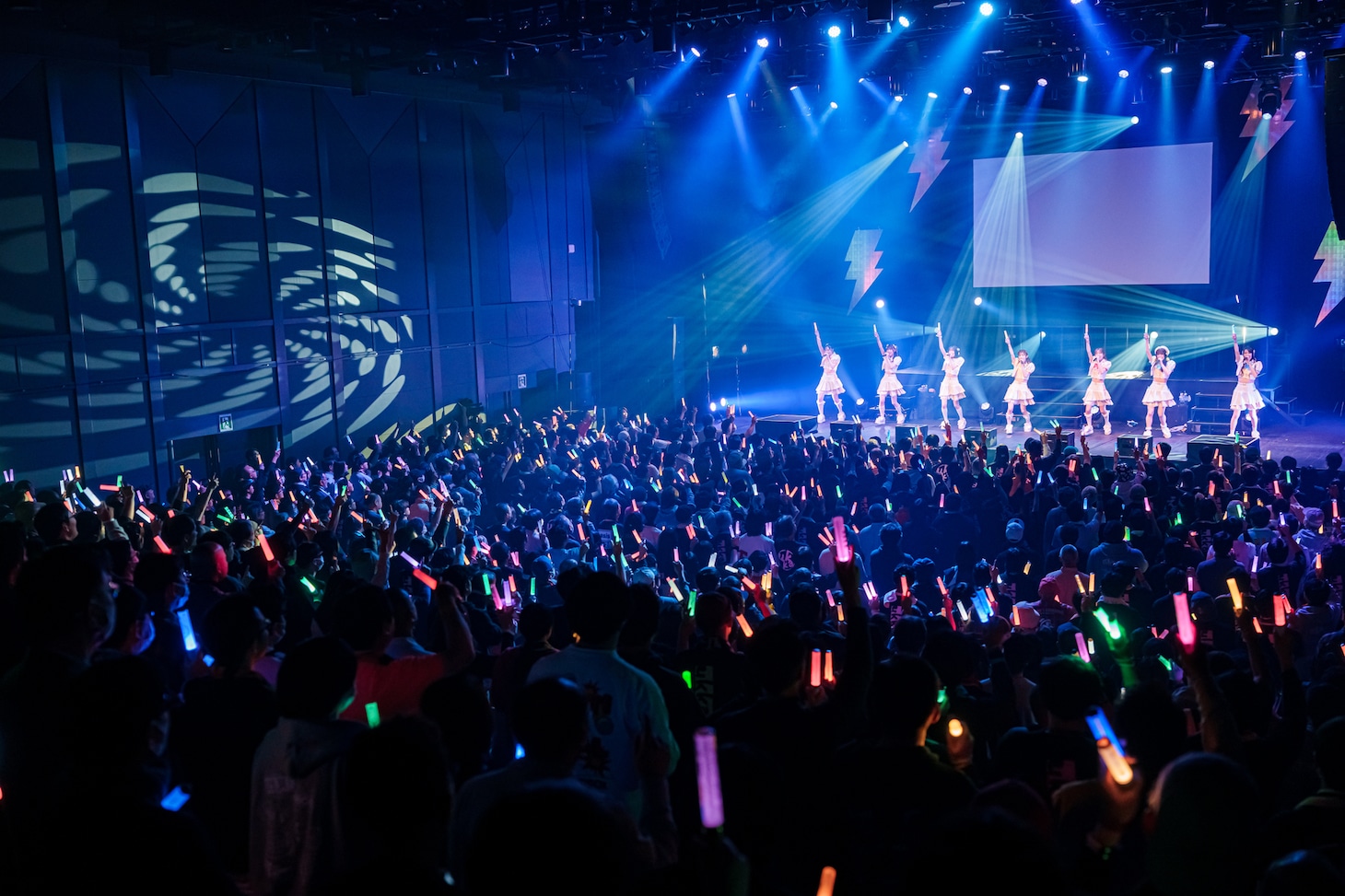 「ukka 10th Anniversary Live vol.8『ALLOUT 3rd』」第1部の様子。（撮影：佐藤広理）