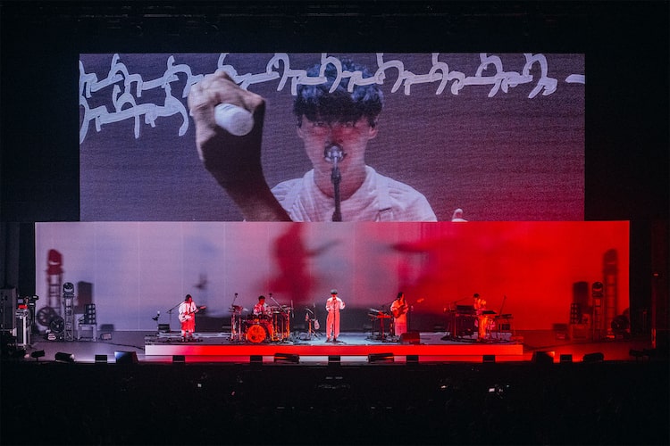 サカナクション「SAKANAQUARIUM 2025 “怪獣”」より。（撮影：後藤武浩）