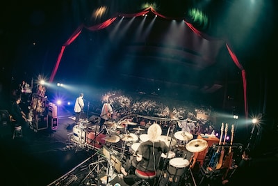 ストレイテナー「Sad And Beautiful Symphony」より11月25日の大阪・NHK大阪ホール公演の様子。（撮影：ピー山）