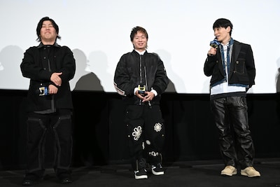 左から誠果（Sax, Manipulator）、克哉（G）、TAKUYA∞（Vo）。