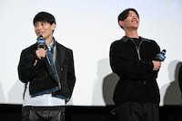 左からTAKUYA∞（Vo）、真太郎（Dr）。