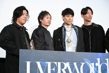 左から誠果（Sax, Manipulator）、克哉（G）、TAKUYA∞（Vo）、真太郎（Dr）。