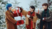 Mrs. GREEN APPLEとローソンの「冬の大作戦」プレゼントを抱えたメンバーが登場する新CM