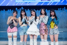 Crisp Melo。左から阿保瞳月、橘ゆきな、大曲李佳、紫乃亜月、飯田愛梨。