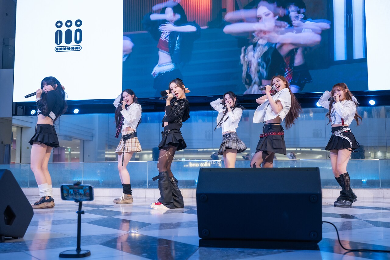 仮想世界から飛び出したK-POPグループiii、日本お披露目ショーケースで