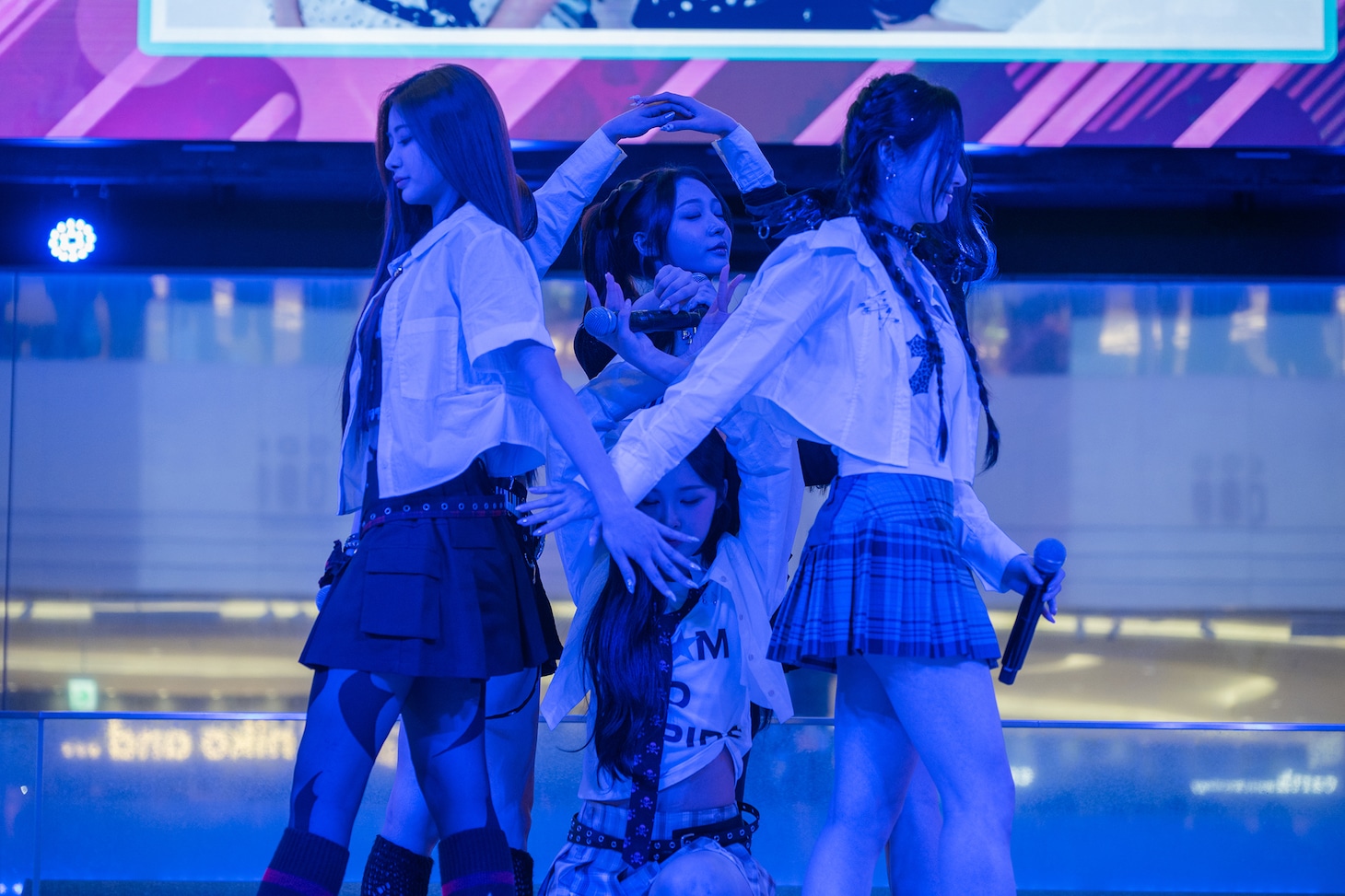 iiiによるパフォーマンスの様子。