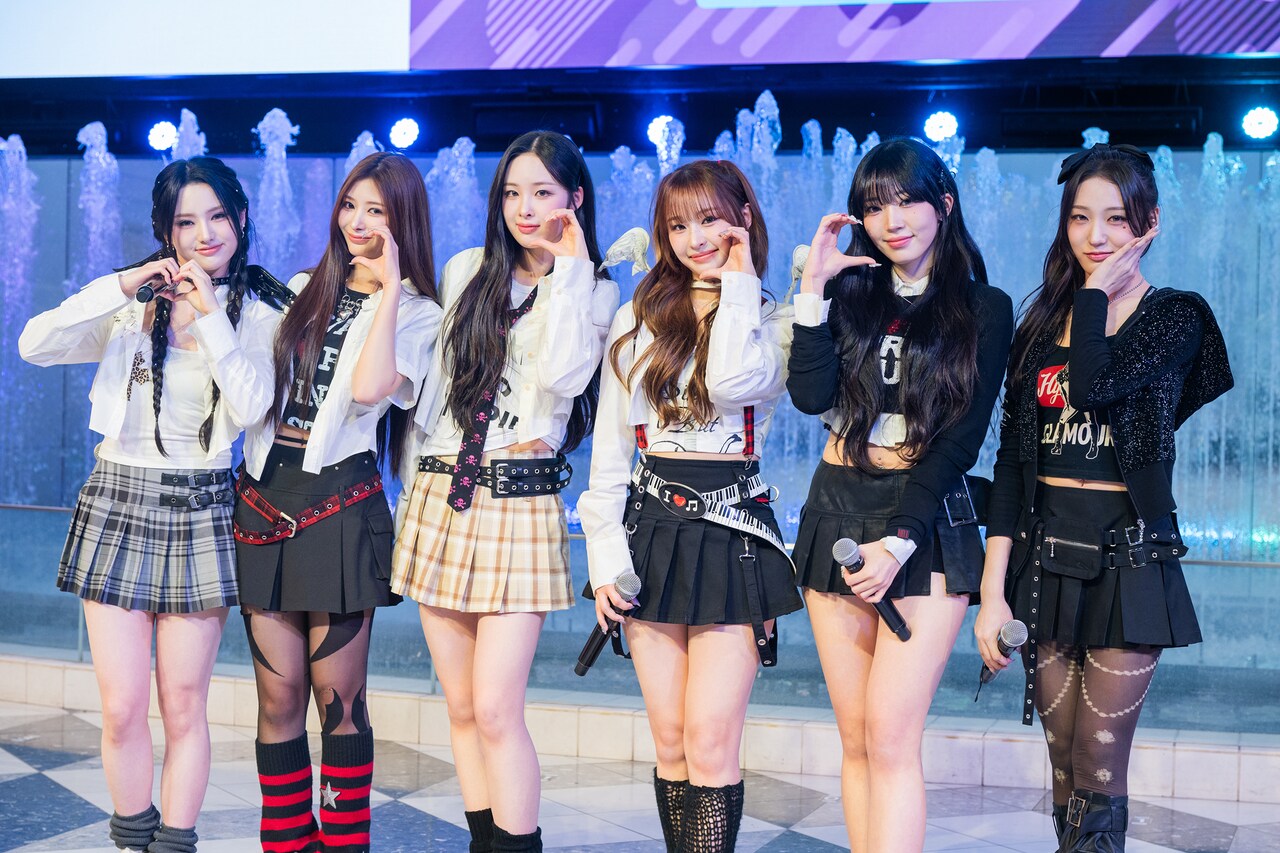 仮想世界から飛び出したK-POPグループiii、日本お披露目ショーケースで