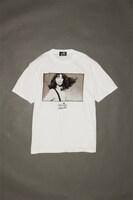 竹内まりやとJOURNAL STANDARDのコラボTシャツ「Mariya Takeuchi PLASTIC LOVE」の表面。