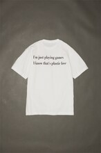 竹内まりやとJOURNAL STANDARDのコラボTシャツ「Mariya Takeuchi PLASTIC LOVE」の背面。