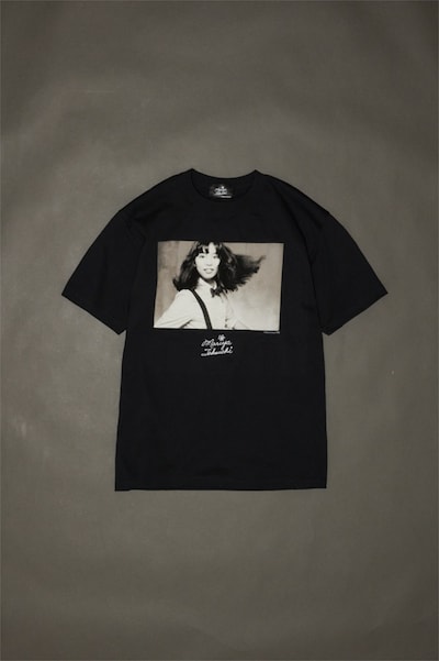 竹内まりやとJOURNAL STANDARDのコラボTシャツ「Mariya Takeuchi PLASTIC LOVE」の表面。