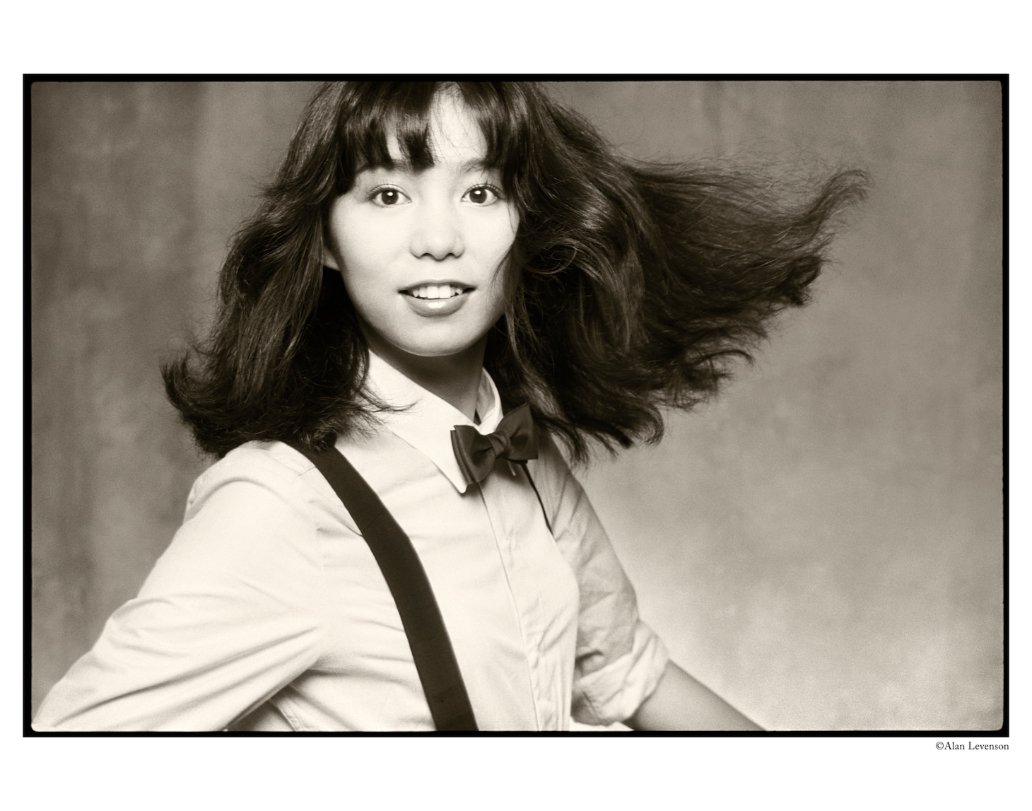 1980年にロサンゼルスで撮影された竹内まりやのポートレート。