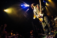 鷲山和希（G, Vo）（Photo by Shoma Yasukawa）